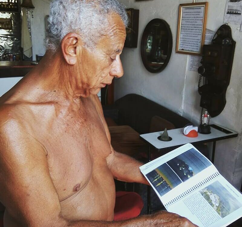 seu-valcir-sola-no-mundo