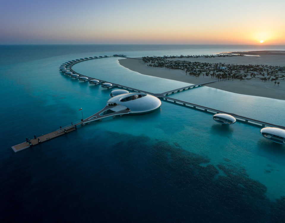 A estrutura futurista do Shebara Resort, no megaprojeto The Red Sea, combina luxo e sustentabilidade e foi um dos destaques da hotelaria em 2025. Foto: Visit Saudi/Divulgação
