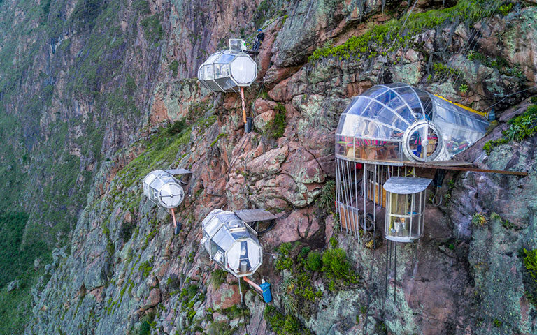 Hotel capsula nas montanhas, no Peru