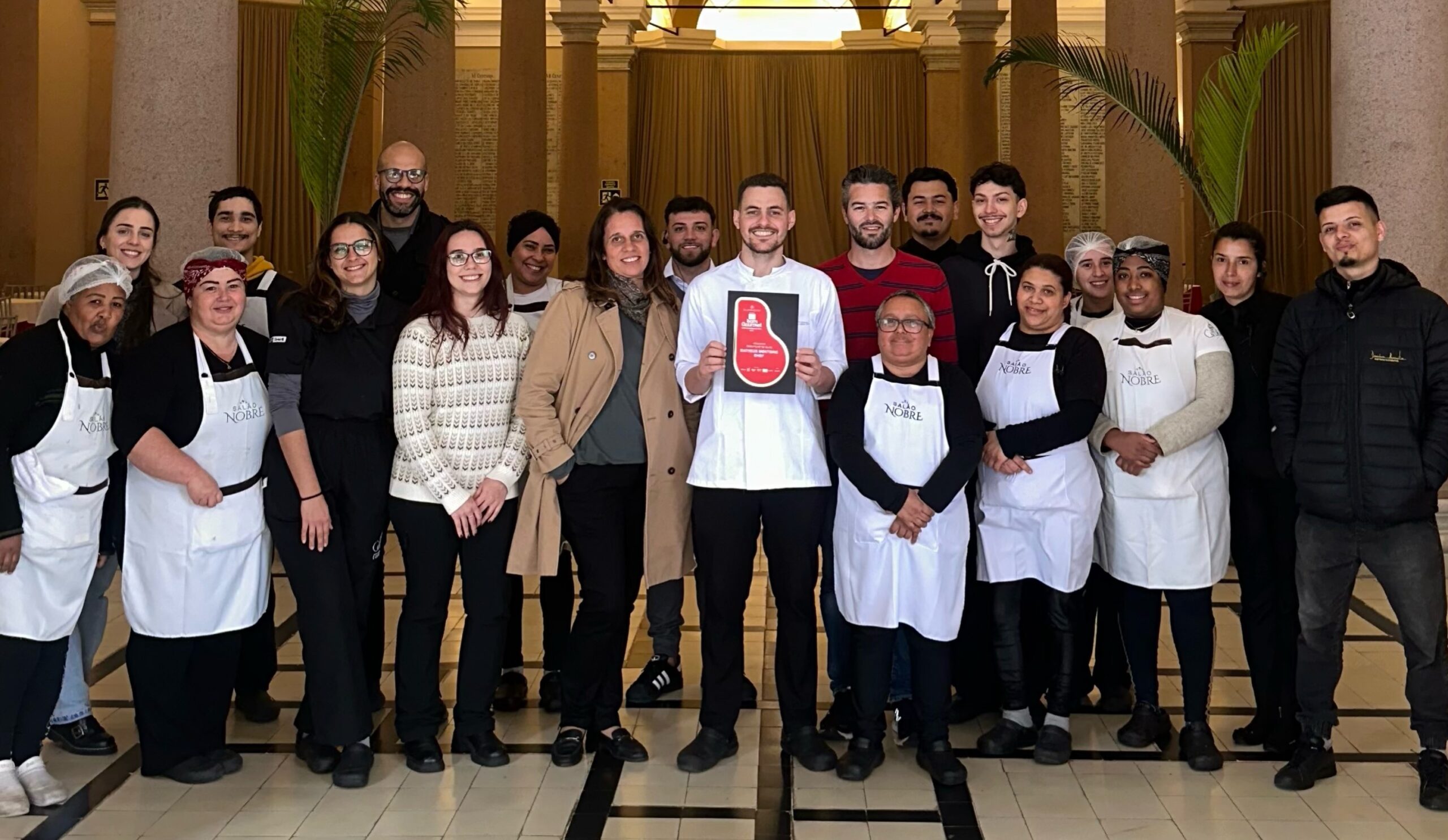 o chef Matheus Monteiro e equipe